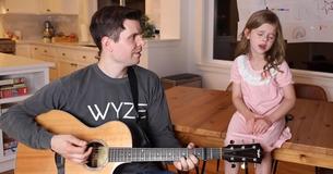 Claire et son père s'emparent des cœurs avec une belle interprétation de "Shallow"