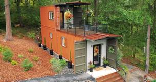 Un couple construit une maison dans un conteneur de bateau pour ne plus avoir de dettes