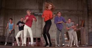 Un mashup vidéo de plus de 60 films de danse sur la musique "Can't Stop The Feeling" de Justin Timberlake