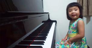 Une fillette de trois ans attire l'attention des internautes avec un adorable solo de piano