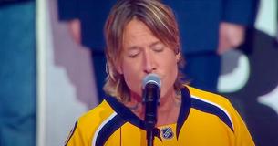 La superstar de la musique Keith Urban interprète la reprise de "Star-Spangled Banner' la plus sexy qu'on ait jamais entendue