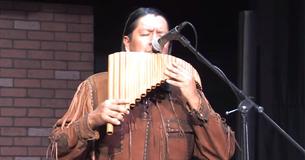 Des musiciens traditionnels reprennent Unchained Melody et offre une performance qui fait sensation sur Internet