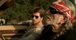 Willie Nelson en zijn zoon Lukas spelen samen 'Just Breathe'