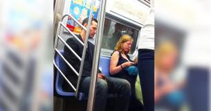 Keanu Reeves laisse sa place dans le métro pour une femme et le moment fait le buzz