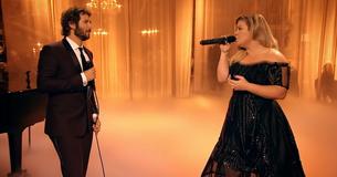Josh Groban et Kelly Clarkson s'associent pour un duo sur "All I Ask" du Fantôme de l'Opéra (version anglaise) 