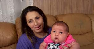 Une mère enceinte avec son gros ventre va accoucher du plus gros bébé que les médecins n'aient jamais vu