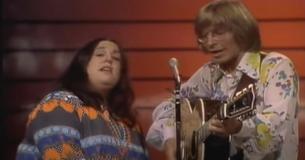 Twee zangers die niet meer onder ons zijn zingen samen: Mama Cass en John Denver