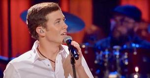 Scotty McCreery führte 'The Dance' vor, ein Cover für diejenigen, die bereits geliebt haben