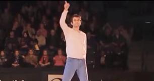 Olympisch schaatser doet 'Footloose' op ijs, krijgt het hele stadion mee