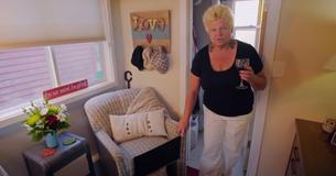 Une mère célibataire retraitée a pris des risques et a construit une petite maison - elle vit maintenant avec seulement 75 $ par mois
