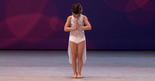 Une enfant de 5 ans remporte la première place d'un concours de danse avec sa performance sur "Angel"