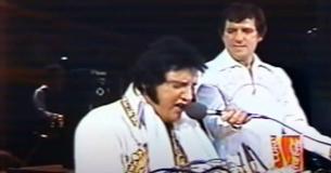 Elvis Presley interprète "Unchained Melody" lors du dernier concert jamais enregistré