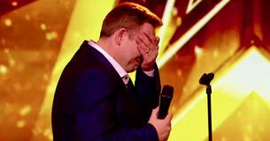 Cuando un papá sube al escenario y canta increíblemente parecido a Elvis, los jueces se ven obligados a pulsar el botón de oro