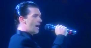 Antonio Banderas interprète un magnifique et étonne le public avec son incroyable voix
