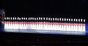 36 soldats immobiles, impressionnent les spectateurs dès leurs premiers mouvements