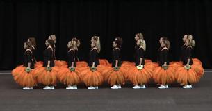Des danseuses se transforment en kaléidoscope humain avec leur routine sur "Bohemian Rhapsody"