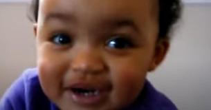 Muziekliefhebbers moeten dit 17 maanden oude meisje 'Amazing Grace' horen zingen
