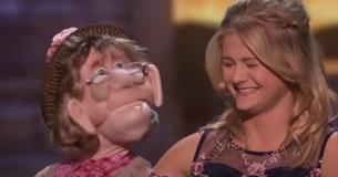 'Oude dame' pop van Darci Lynne zorgt voor hilariteit bij AGT: The Champions
