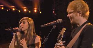Ed Sheeran samarbetar med Christina Grimmie för mäktigt uppträdande av 'All of the Stars'
