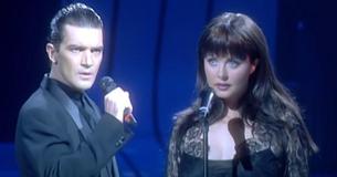 Antonio Banderas surprend le public avec une interprétation grandiose du  « Fantôme de l'opéra »