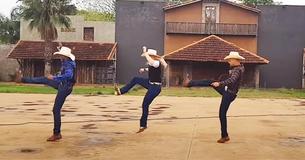 Un cowboy et une cowgirls nous offre une performance incroyable avec leur routine sur "Redneck Woman"