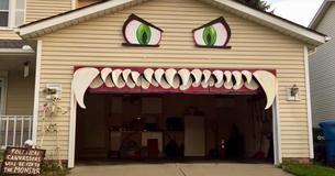 Woman's Garage Door Puts On Quite A Show As She Commands It Down
