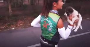 Marathon Runner Rescues Stray Puppy And Carries Him Nineteen Miles To The Finish Line
