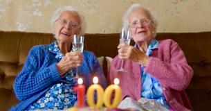 Oudste identieke tweeling van Groot-Brittannië viert zijn honderdste verjaardag