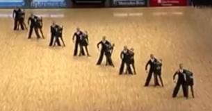 Fantastica performance sulle note di “Ice Ice Baby” lascia il pubblico - e il web - senza parole