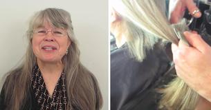 70-jarige vrouw kijkt in de spiegel naar een heel nieuwe iemand na make-over