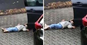 La réaction d'un père à la crise de colère d'un enfant de deux ans mérite l'affection des gens en ligne