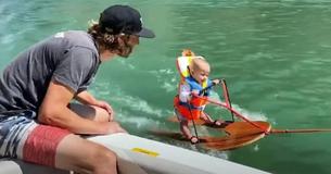 Des parents d'un garçon de 6 mois reçoivent des reproches à cause d'un moment de ski nautique en famille