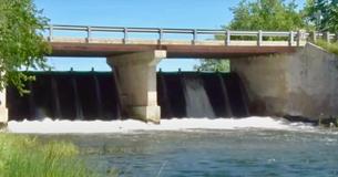Une héroïne de 18 ans se noie après avoir sauvé trois jeunes enfants des eaux dangereuses près d'un barrage