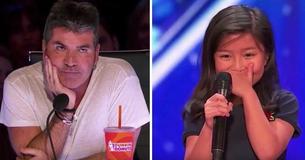 Simon roule des yeux quand une fillette annonce qu'elle va chanter un classique de Céline Dion, mais elle finit par bluffer le public avec sa reprise de "My Heart Will Go On"