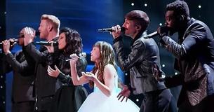 Une fille de 11 ans atteinte d'autisme chante une version merveilleuse de "Hallelujah" avec Pentatonix