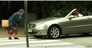 Questa anziana ha dato a un guidatore maleducato una lezione che non dimenticherà presto