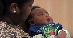 Une femme donne naissance au bébé le plus lourd que l'hôpital ait jamais eu après 18 heures de travail.