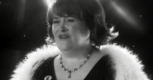 Un duo d'une beauté indescriptible prend vie alors que Susan Boyle et Elvis chantent un classique de Noël
