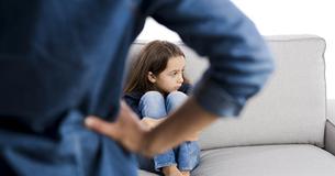 I ricercatori hanno riportato che i bambini che vengono sculacciati riportano danni a lungo termine
