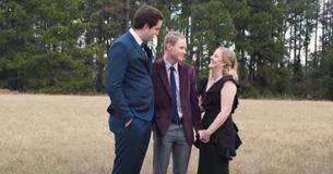 Un jeune couple adopte un fils à l'âge de 18 ans