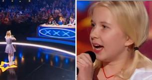 Une petite fille blonde monte sur scène pour son auditions et impressionne les juges et le public avec sa performance incroyable