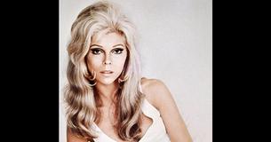 Nancy Sinatra, ora 80enne, appare totalmente diversa rispetto a quando era più giovane