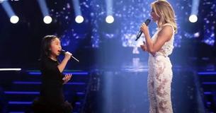 Beroemdheid vraagt klein meisje om 'You Raise Me Up' te zingen - en samen breken ze direct de tent af