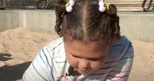 Une fillette de six ans cherche un foyer aimant après l'adoption de ses trois frères et sœurs