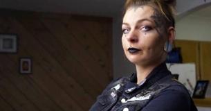 Metalhead onherkenbaar voor echtgenoot door punk-naar-pinup make-over