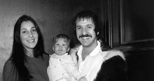 Chaz, le fils transsexuel de Cher, a grandi pour devenir un acteur à succès à Hollywood
