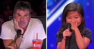 Саймон закатывает глаза, когда девочка собирается исполнить хит Селин — но её пение заставляет вскочить весь зал
