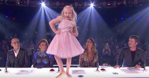 Jonge jongen en meisje geven een ongelofelijk optreden op 'Footloose' waar de jury sprakeloos van raakt