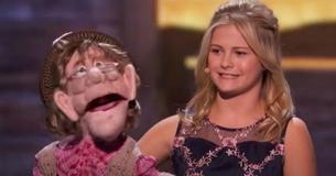 L'adorable moment entre Simon et Edna, la marionnette de Darci Lynne, après son interprétation de la chanson "The Champions"