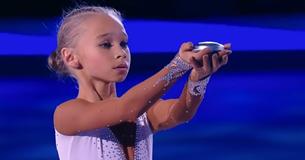 Un patineuse artistique touche les cœurs avec une performance poignante sur « Hallelujah »